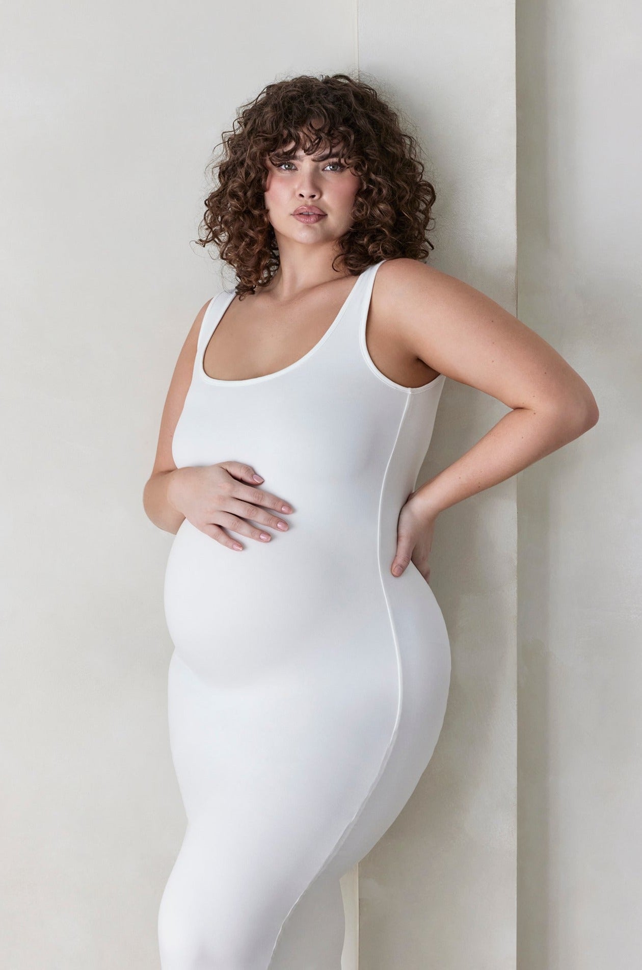 Bumpsuit Maternity The Sleeveless Scoop Neck Maxi Dress in Ivory