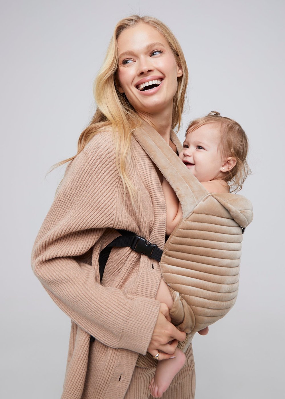 bumpsuit the armadillo baby carrier in dune