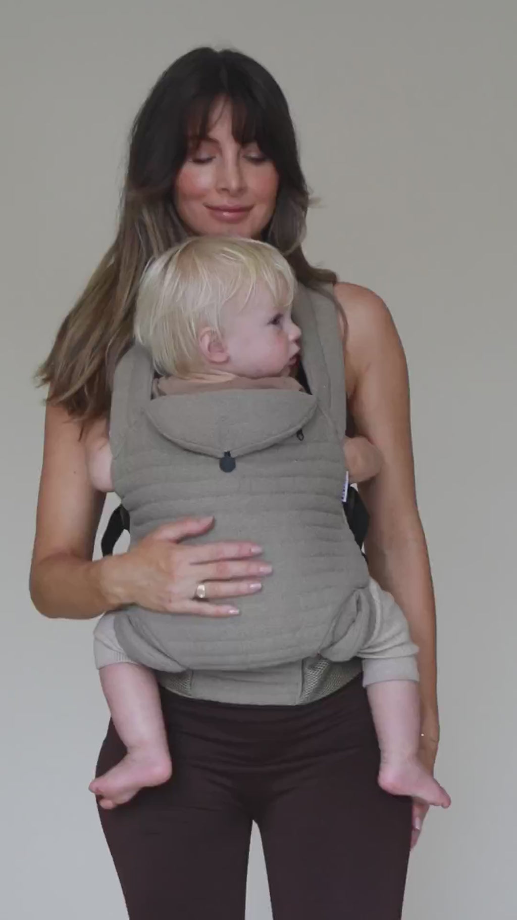 the armadillo baby carrier in oyster