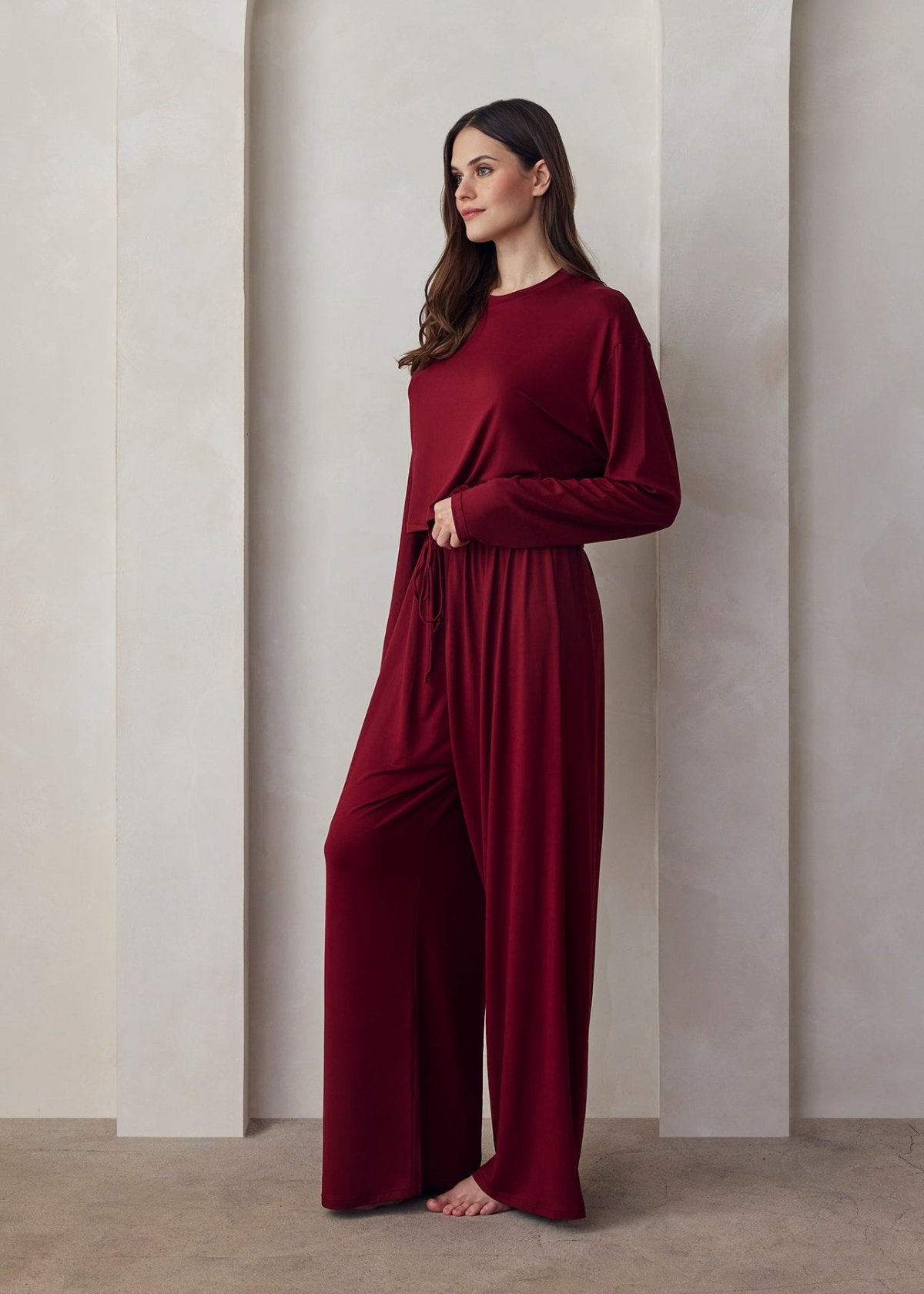 the cloud slim pant in burgundy