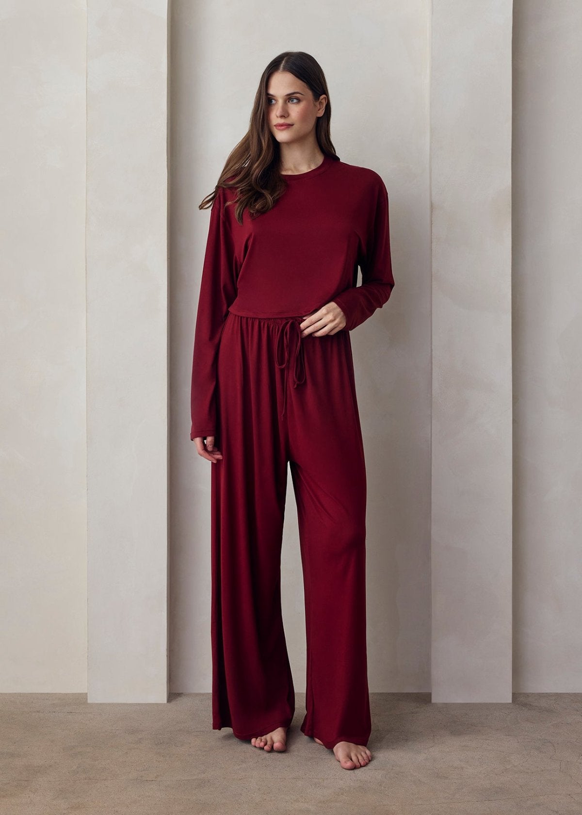 the cloud slim pant in burgundy