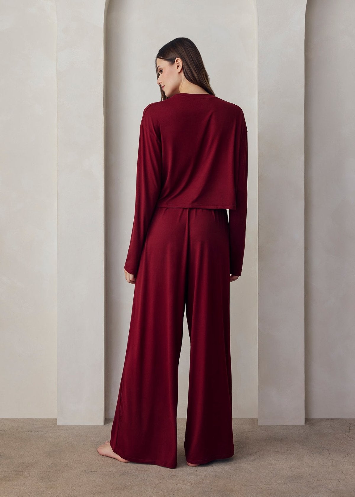 the cloud slim pant in burgundy