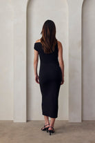 twisted airbrush midi dress in black