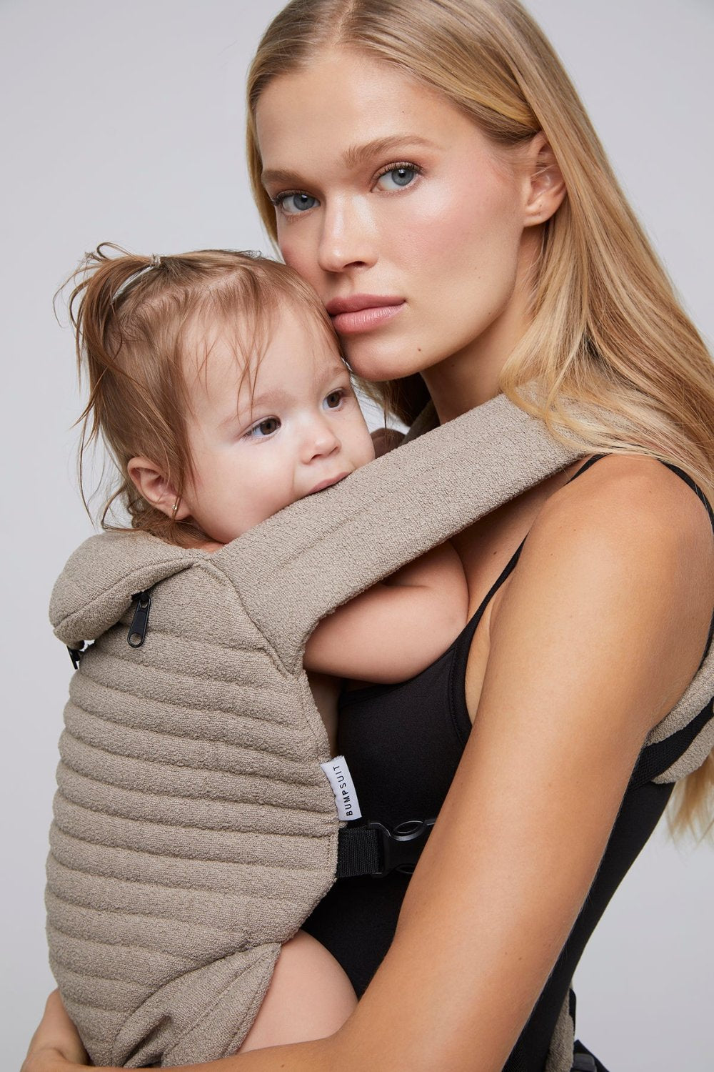 the armadillo baby carrier in oyster